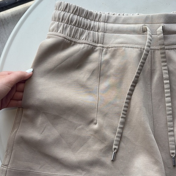 Lululemon Soft Ambitions High Rise Short 4" color trench cream size 10 - Picture 5 of 7